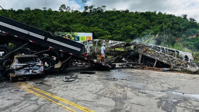 Acidente em rodovia deixa ao menos 37 mortos em Minas Gerais