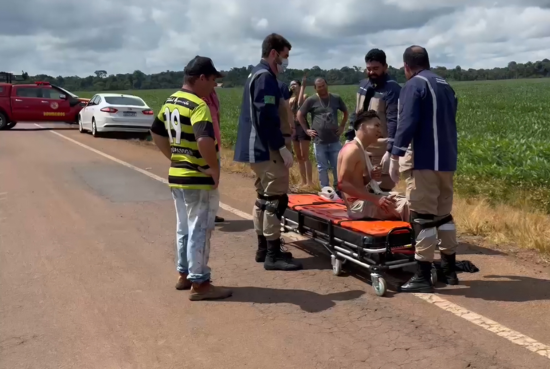 Jovem fica ferido após cair de moto na MT-140 em Sinop