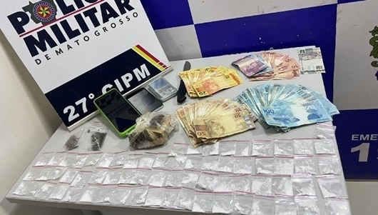 Jovem é preso com 67 porções de cocaína, maconha e mais de R$ 9 mil