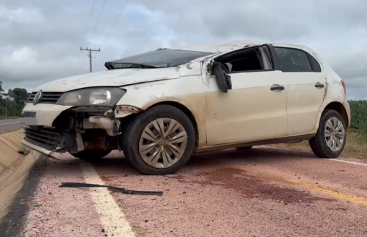 Sinop: Carro capota após motorista perder controle da direção