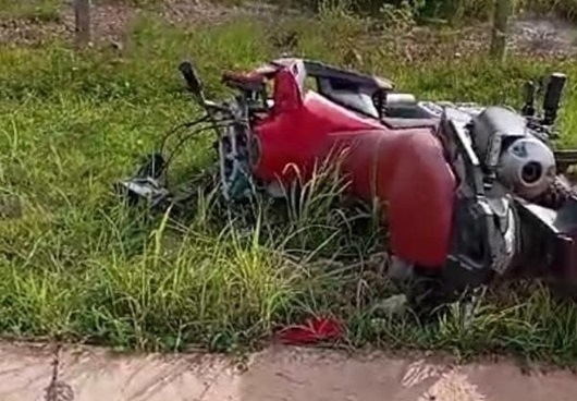 Motociclista morre ao perder controle de moto