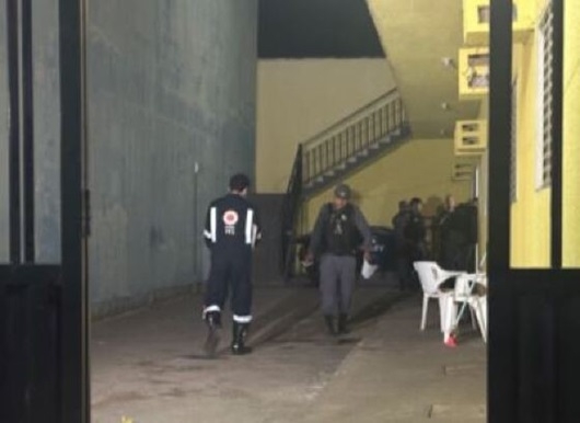 Assassino invade quitinete e mata pai de jornalista