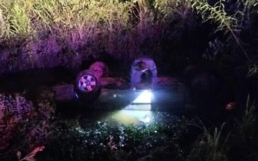 Idoso morre após capotar carro em área alagada de zona rural