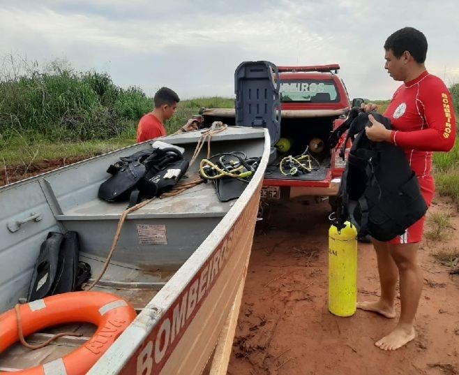 Jovem desaparece após tentar atravessar rio nadando e ser levado pela correnteza