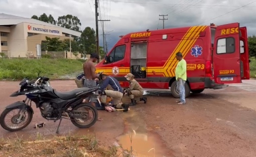 Colisão entre carro e moto deixa duas mulheres feridas em Sinop