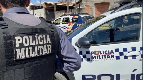 Jovem ateia fogo em namorada de 21 anos e foge