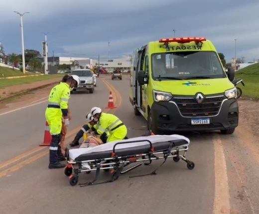 Adolescente fica ferida após cair de moto em Sinop
