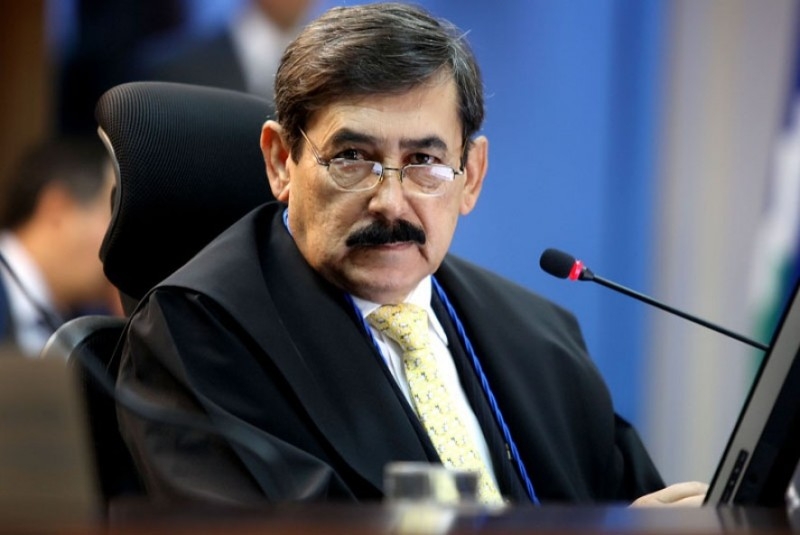 Juiz arquiva ação contra ex-conselheiro que contratou filho de ex-presidente da AL como assessor no TCE