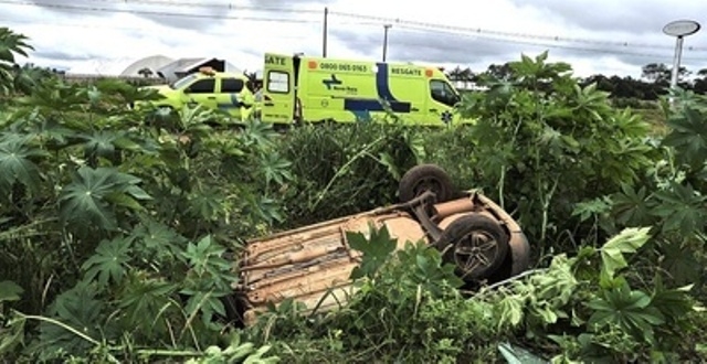 Sinop: Condutora de carro sai sem ferimentos graves em capotamento na BR-163