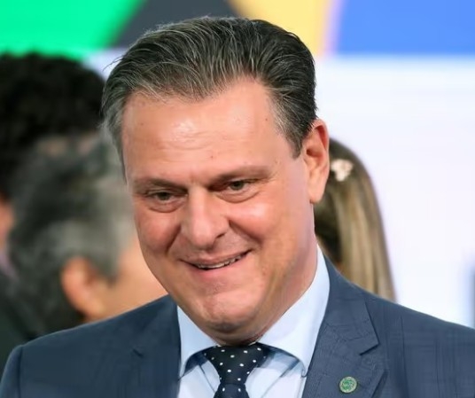 Ministério de Fávaro autorizou compra de R$ 479 milhões em tratores com emendas suspensas
