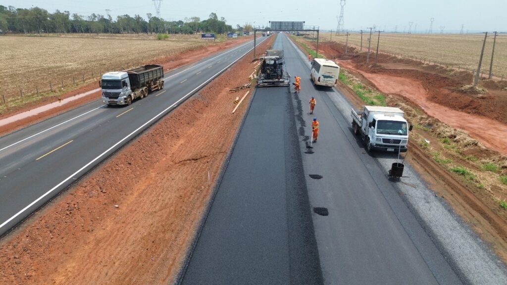 Obras de duplicação desvia o tráfego da BR-163 em Nova Mutum