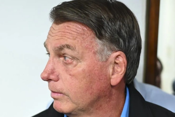 Moraes rejeita recurso e mantém decisão que impediu Bolsonaro de ir aos EUA