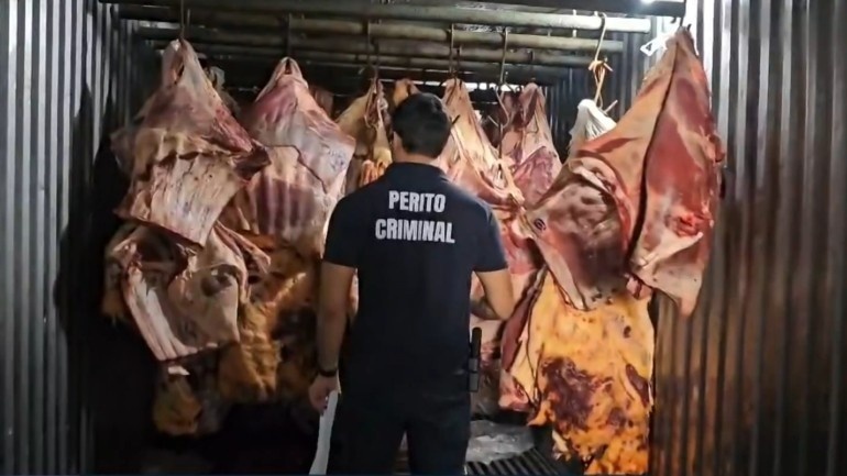 Polícia do RJ prende investigados por vender carne podre da enchente no RS