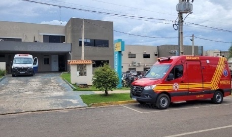 Criança de 1 ano se afoga em piscina e mãe faz procedimentos de primeiros socorros