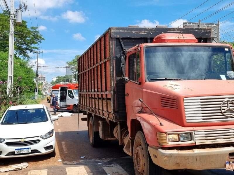 Homem tira a própria vida se jogando embaixo de caminhão em Rondonópolis