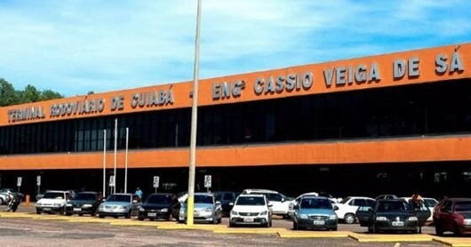 Taxista é filmado com faca ameaçando motoristas na rodoviária de Cuiabá
