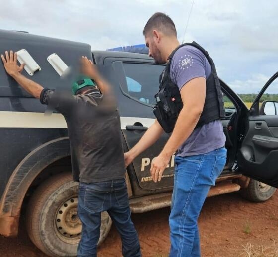 Pedófilo tenta sequestrar menina de 9 anos enquanto ela brincava em praça