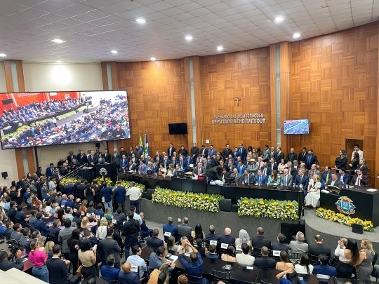 Sérgio Ricardo defende união institucional para avanço do estado na posse da nova Mesa da ALMT