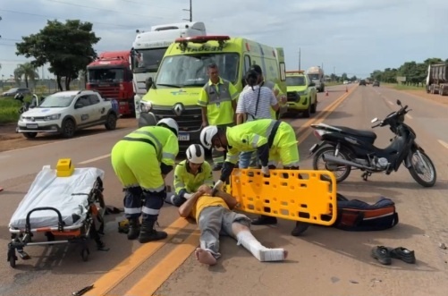 Homem fica ferido após ser atingido por carro na BR-163 em Sinop