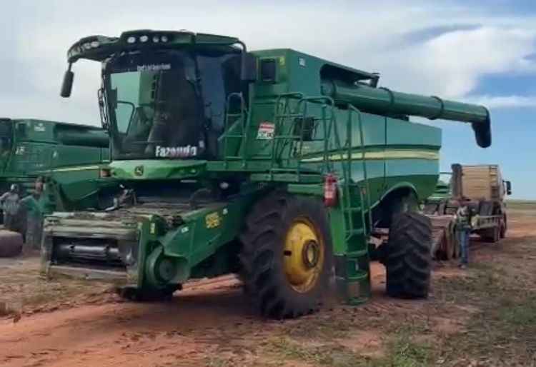 Sema apreende maquinários agrícolas durante colheita da soja