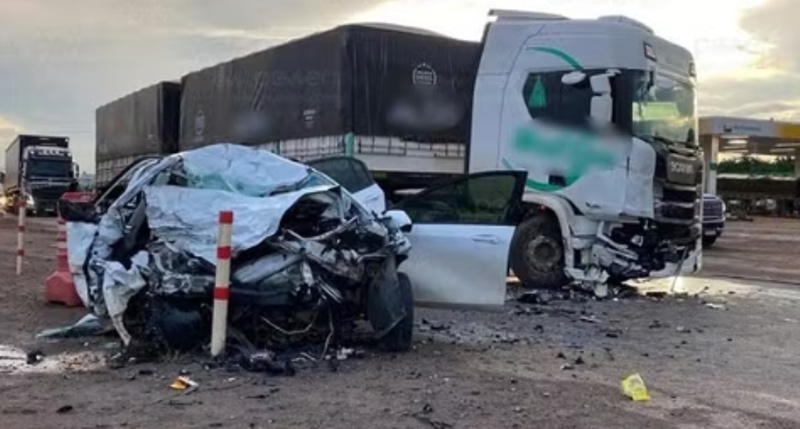 Avó e netas de 2 e 8 anos morrem após batida entre carro e carreta na BR-163 em MT