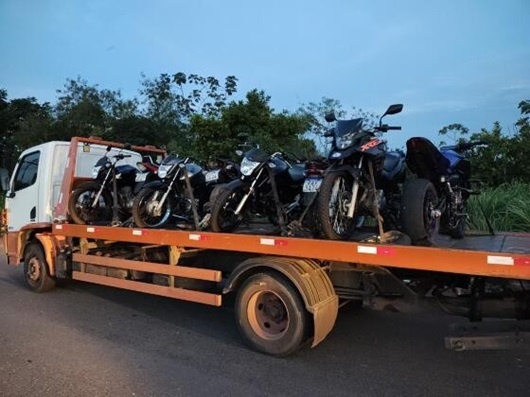 PM remove nove motocicletas e desarticula grupo que fazia manobras perigosas