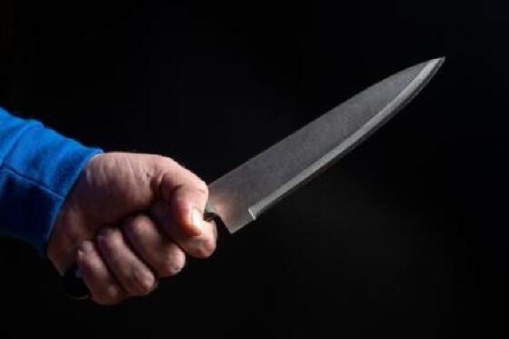 Genro 'se revolta' durante bebedeira e passa a faca na sogra e no companheiro dela em Sorriso