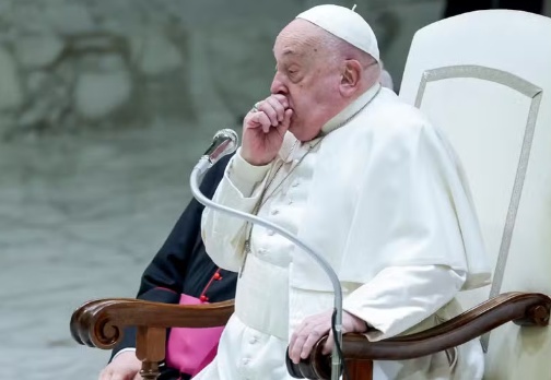 Papa Francisco está com infecção polimicrobiana e Vaticano diz que situação clínica é 'complexa'