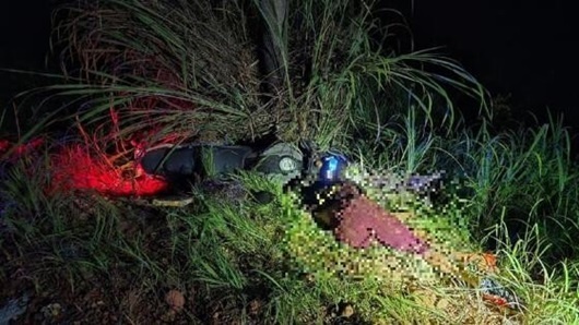 Motociclista morre ao perder o controle e bater em árvore
