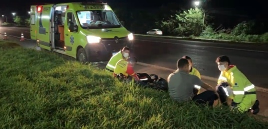 Dois ficam feridos após atropelarem cadela na BR-163 em Sinop