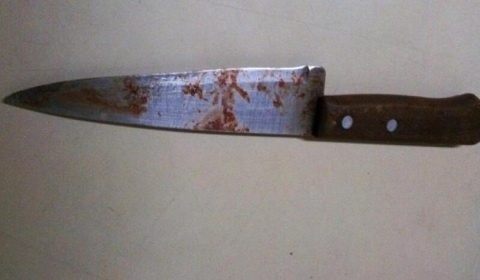Homem fica em estado grave após ser esfaqueado três vezes por desafeto
