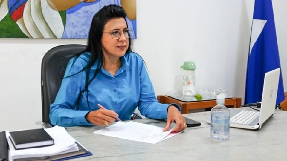 Justiça suspende aumento salarial de prefeita, vice e vereadores aprovado em 30 segundos em MT