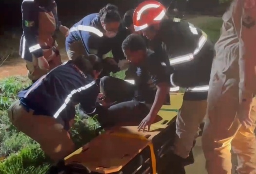 Sinop: Menino fica com prego ''cravado'' na perna após cair em cima de tábua