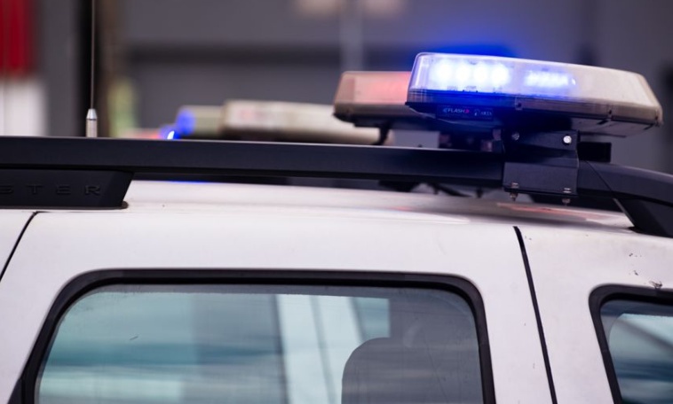 Adolescente esfaqueia padrasto para defender a mãe de ameaças