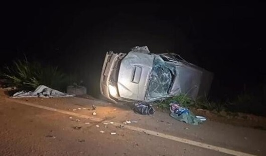 Avó e neta morrem em acidente entre Hilux, caminhão e trator