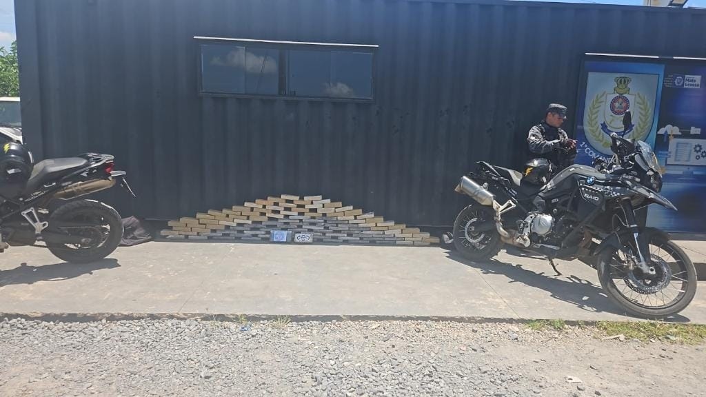 Caminhoneiro é preso em Cuiabá com carga de pasta base e cocaína avaliada em R$ 2,2 mi