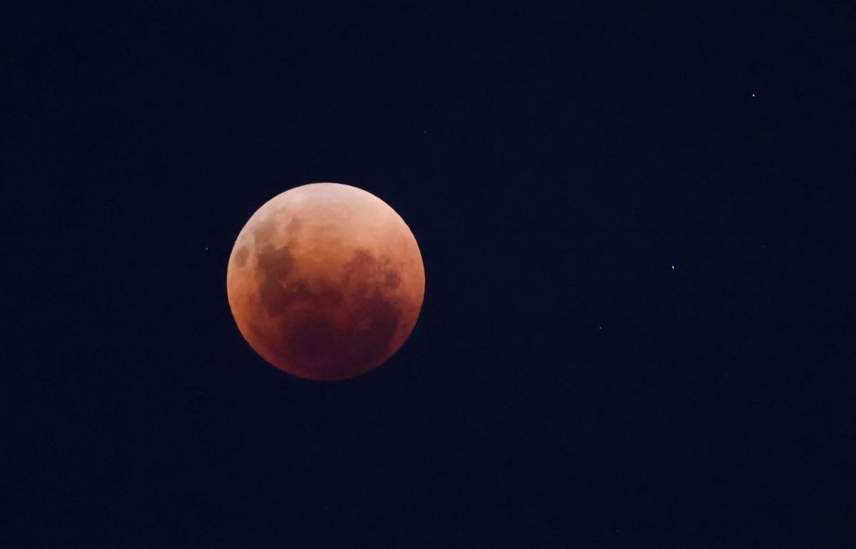 Eclipse total da Lua na madrugada de 14 de março
