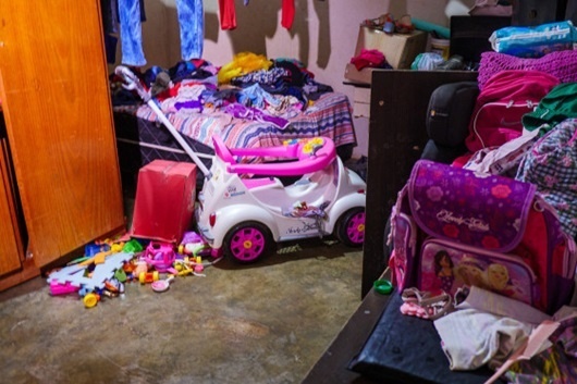 Quarto onde crime ocorreu tinha brinquedos e marcas de sangue