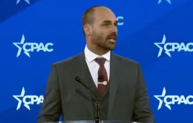 Eduardo Bolsonaro se licencia do cargo de deputado e fica nos EUA; PL é pego de surpresa