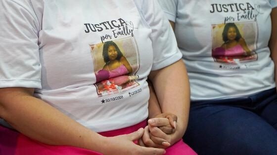 Criminosos se passam pela família de adolescente grávida assassinada para aplicar golpes