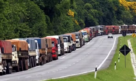 Mais de 65% dos veículos de carga de MT apresentam problemas nos freios, diz PRF