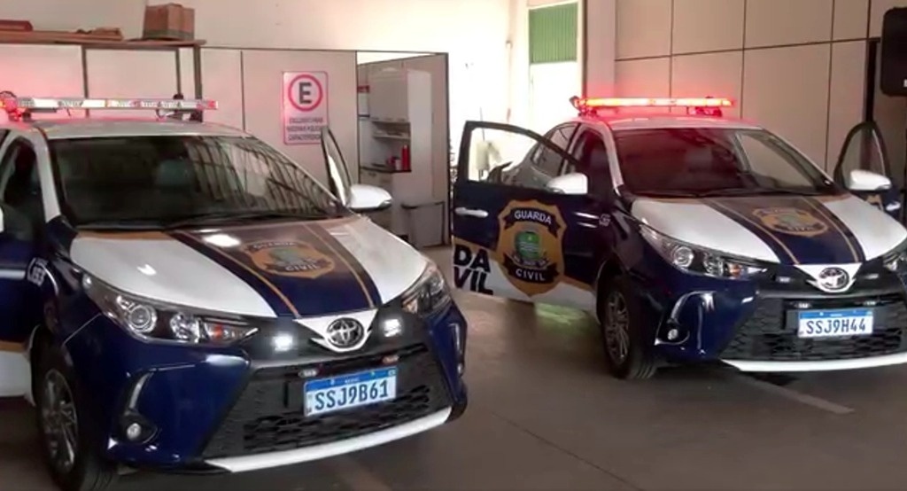 Prefeitura paga o preço de 2 carros para alugar 3