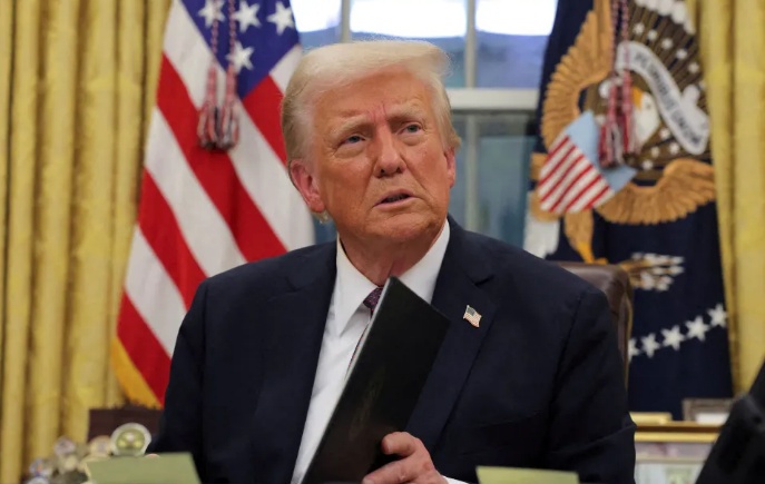 Trump assina decreto sobre segurança eleitoral que cita Brasil como exemplo