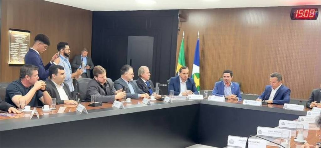 Dirigentes da CDL Sinop participam de reunião com o governador