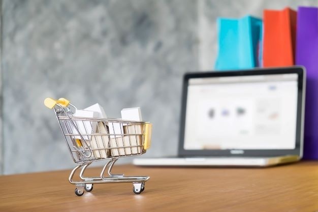 Compra em site internacional vai ficar mais cara de novo, e o motivo é o ICMS; entenda