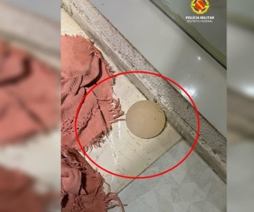 Mulher tem silicone tirado com faca de cozinha após brigar com marido