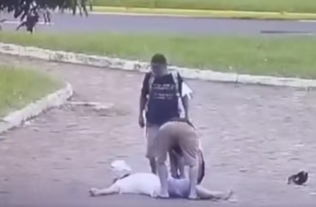 Homem é agredido e roubado por pessoas em situação de rua após pagar lanche, no Paraná