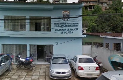 Mulher mata vizinho a facadas para se vingar de abusos sexuais na infância