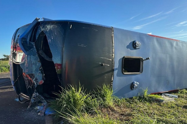 Grávida vítima de acidente com ônibus em MG dá à luz em parto de emergência
