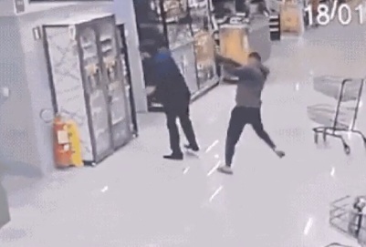 Justiça manda soltar homem que agrediu com pá gerente de supermercado em Sinop